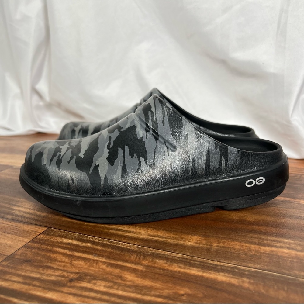 Unisex Oofos OOcloog gray Camo Clog recovery clog